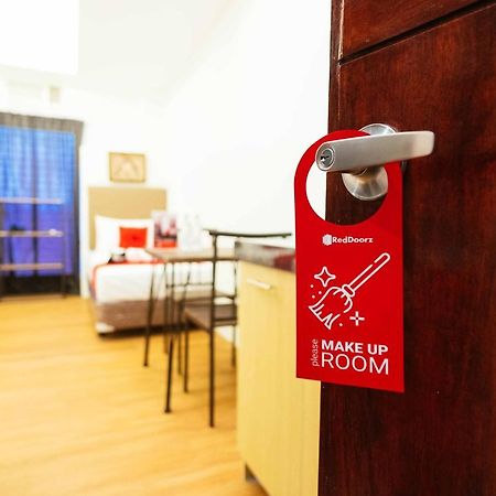Reddoorz Plus Near Commonwealth Regalado Кесон Сити Екстериор снимка