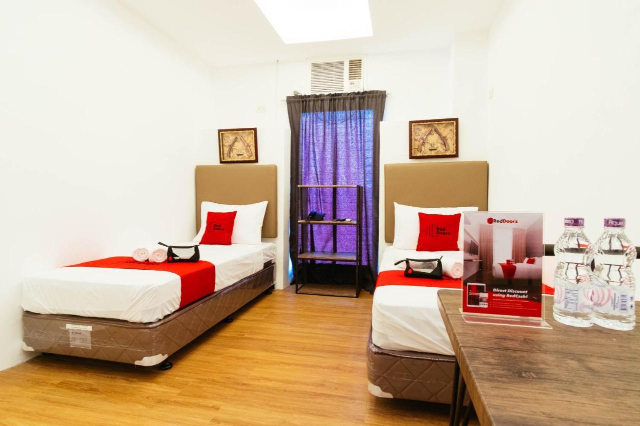 Reddoorz Plus Near Commonwealth Regalado Кесон Сити Екстериор снимка