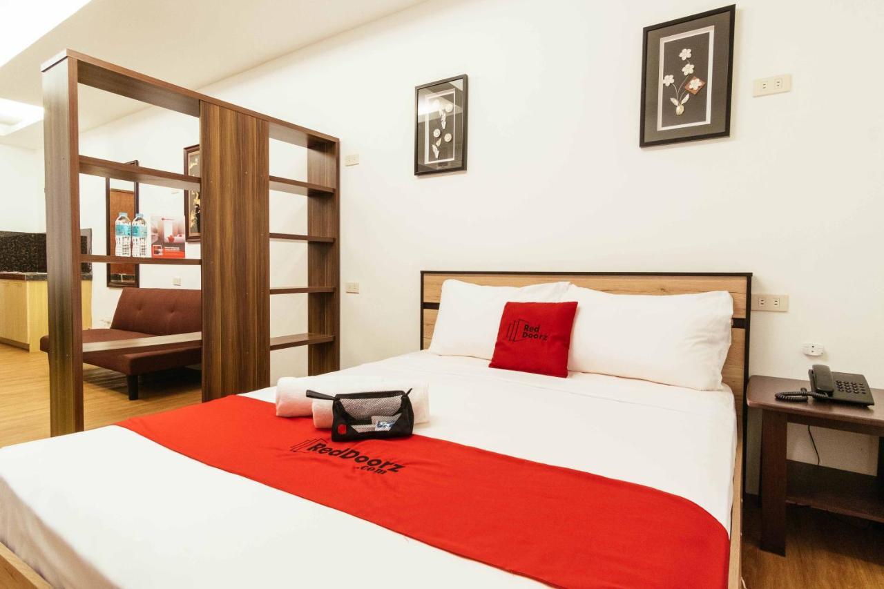 Reddoorz Plus Near Commonwealth Regalado Кесон Сити Екстериор снимка